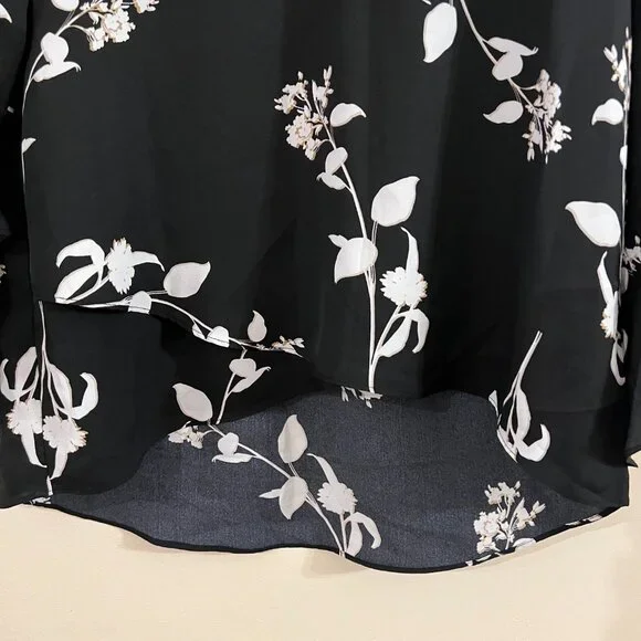 Vince Camuto Floral Ruffle Sleeve Blouse - Size M - Picture 3 of 6